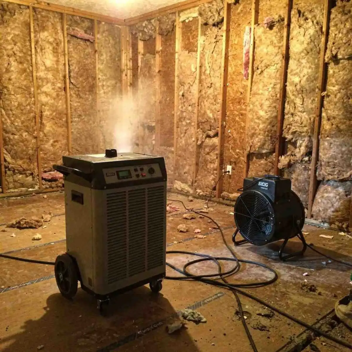 Structural drying with dehumidifiers and air movers in a San Angelo home